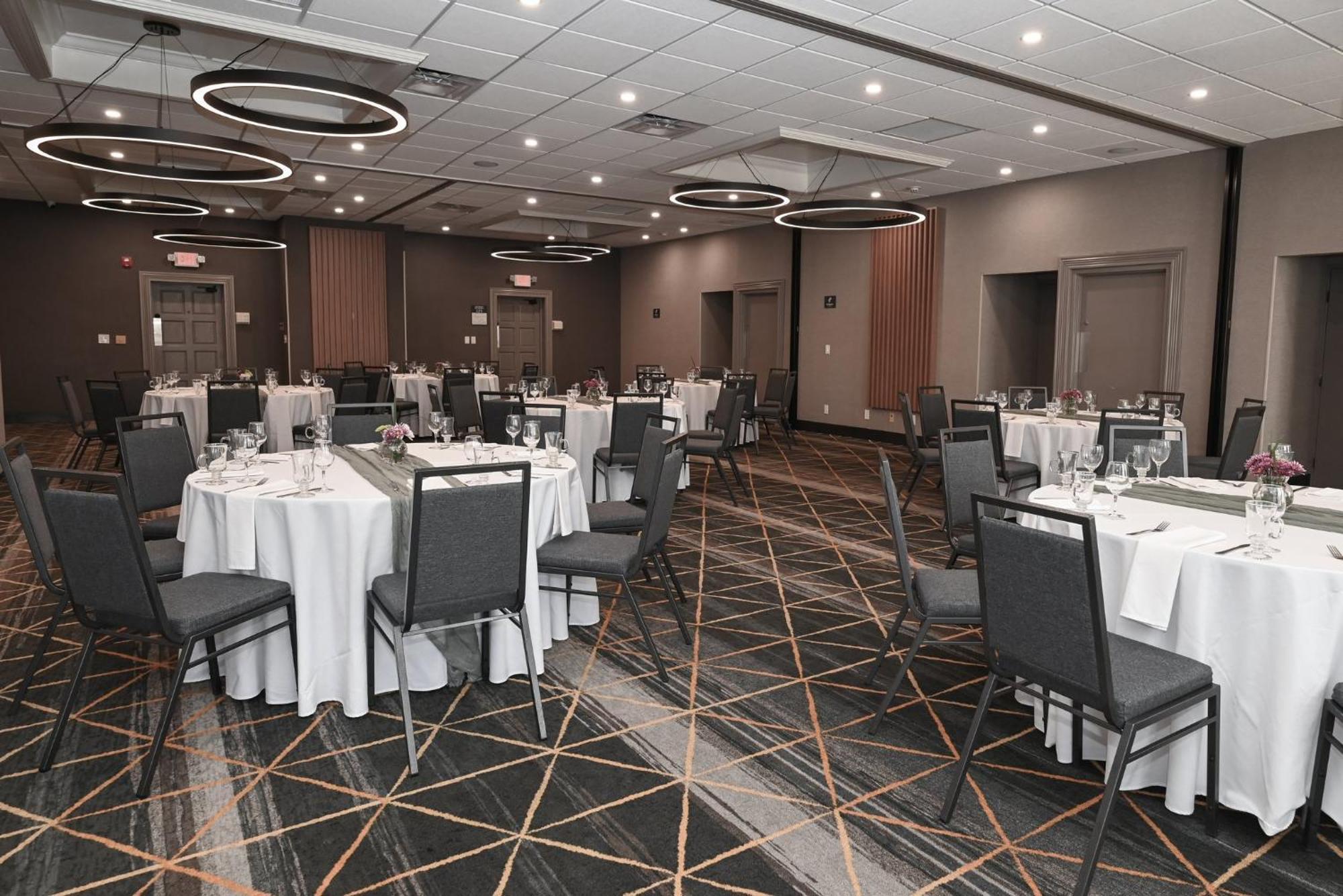 Holiday Inn Cleveland-Mayfield By Ihg Экстерьер фото