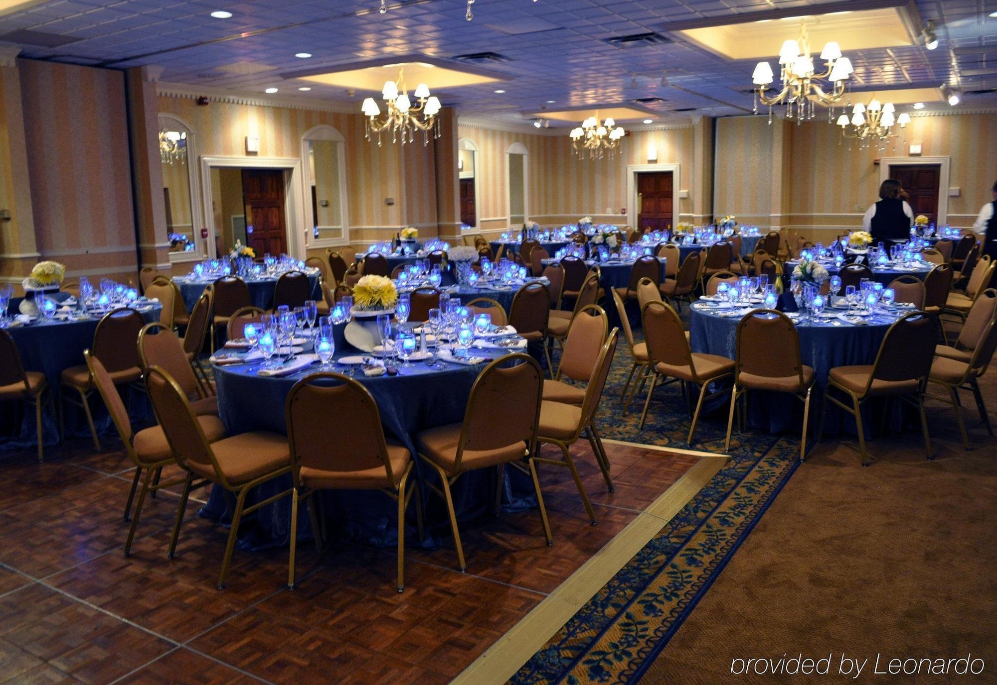 Holiday Inn Cleveland-Mayfield By Ihg Ресторан фото